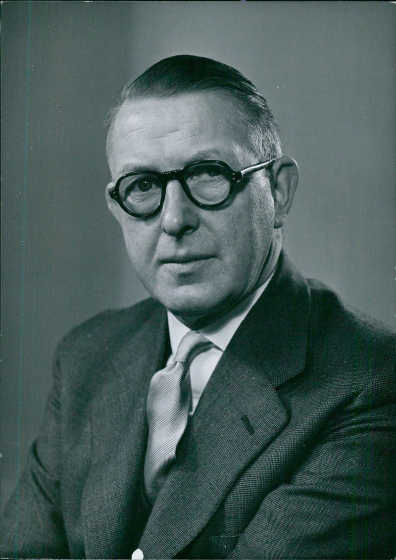 JAMES PERCY EAMES, O.B.E.. F.S.A.A. - Vintage Photograph