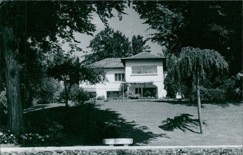 "Beau Jardin" at St-Prex, Residence Be William Holden. - Vintage Photograph