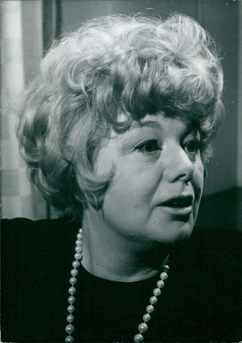 U.S. Actress Shelley Winters - Vintage Photograph