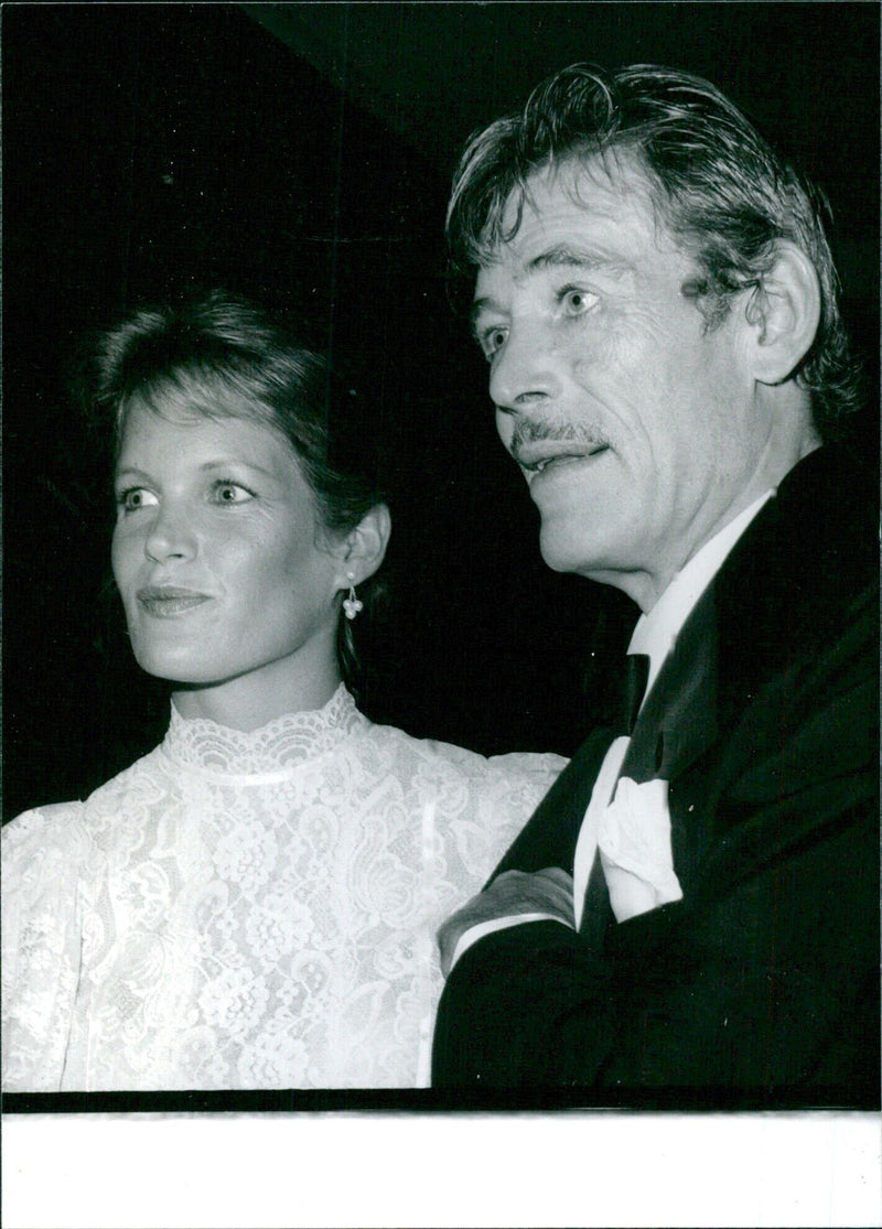 Hollywood Personalities: PETER O'TOOLE & KAREN SOMERVILLE - Vintage Photograph