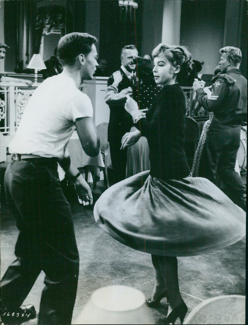 Caron, Leslie dancing with John Kerr - Vintage Photograph