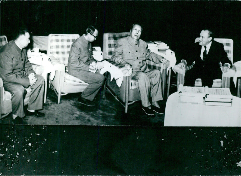 Robert Muldoon meeting with Chairman Mao Tse-tung and Chinese Prime Minister Hua Kuo-feng in China - Vintage Photograph