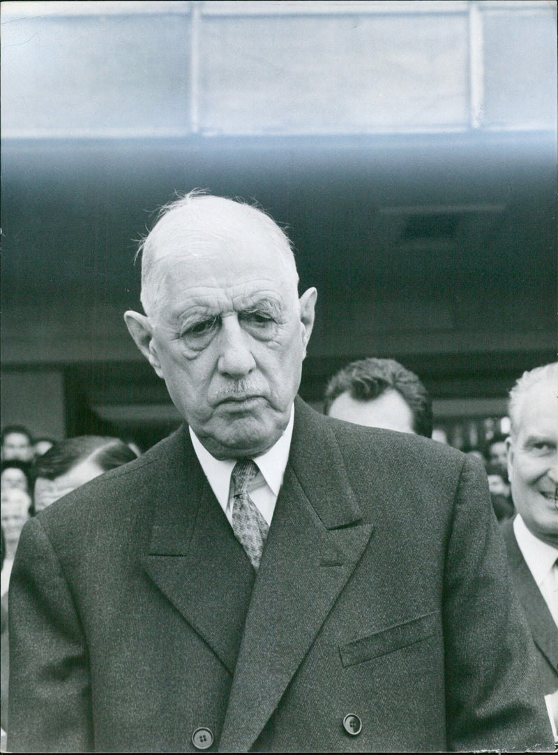 PM 998 Charles de Gaulle is the politician of catastrophe. - Vintage Photograph