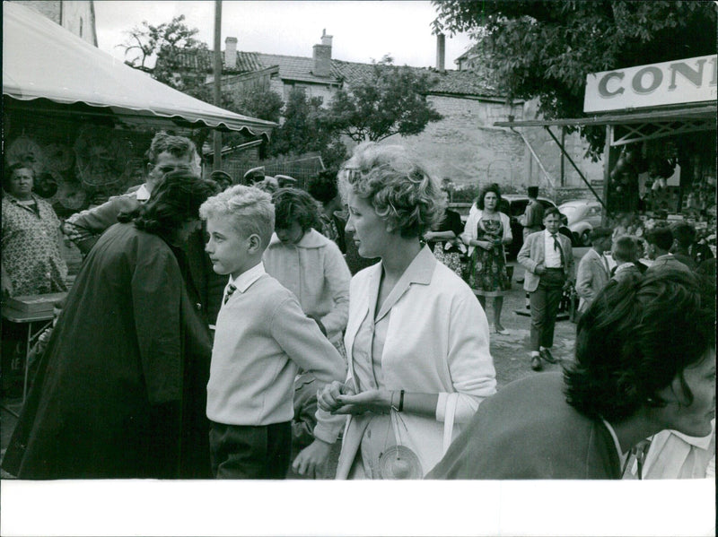 RE: CON CLAIR Waget. оде INTERNATI vor de SERVICE 10 SEP 1962 TOTEST. - Vintage Photograph