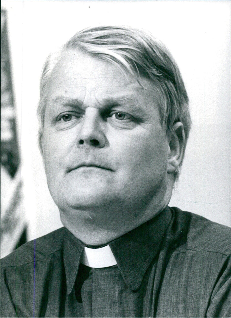 British Peace Campaigners: Mgr. BRUCE KENT OPS - Vintage Photograph