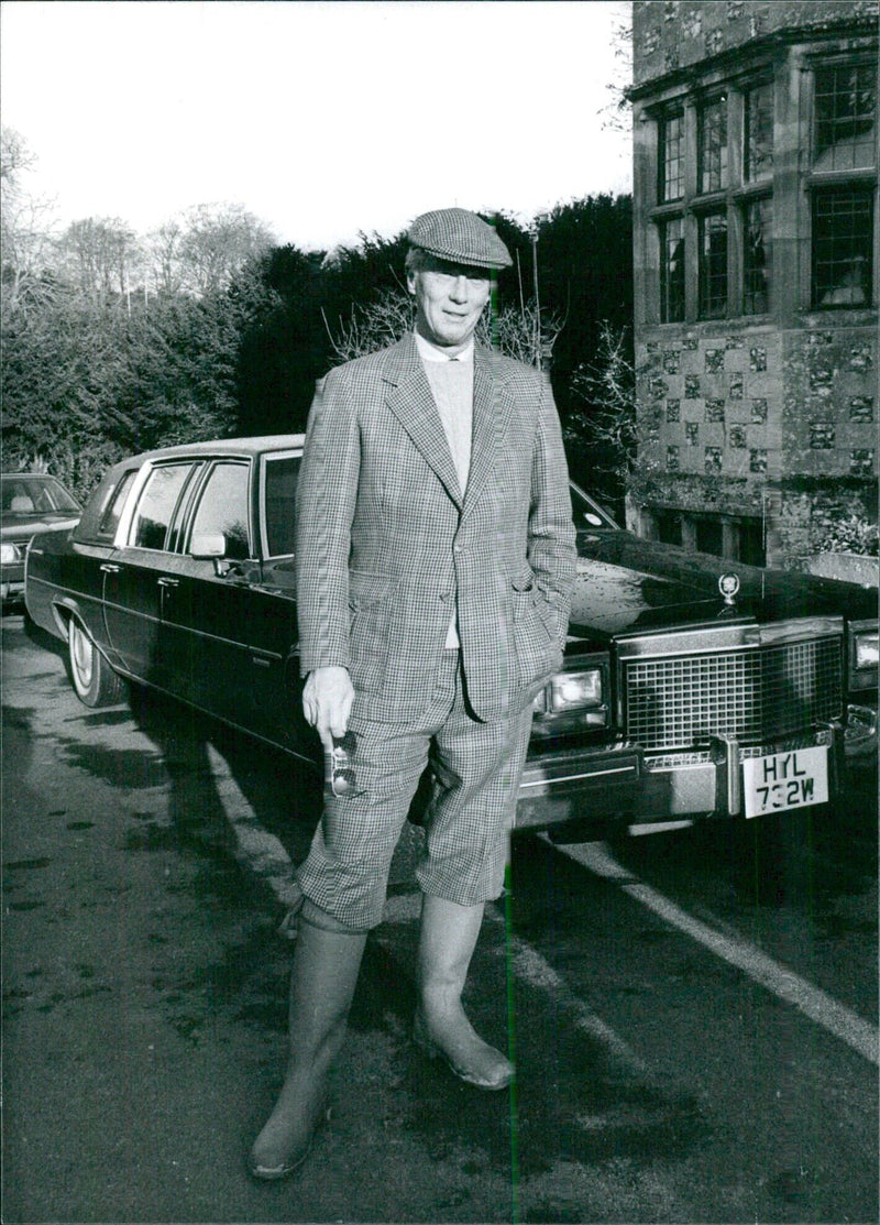 U.S. Ambassador to Britain, John Lois, dressed for a weekend's shooting in Wiltshire - Vintage Photograph