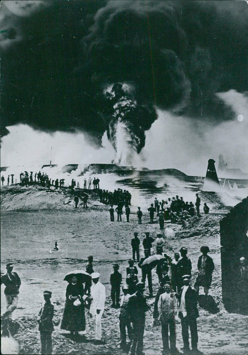 Burning petroleum wells in Baku - Vintage Photograph