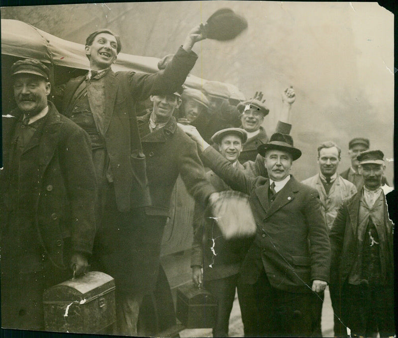 MR. BROMLEY SEES HIS STRIKERS HOME - Vintage Photograph