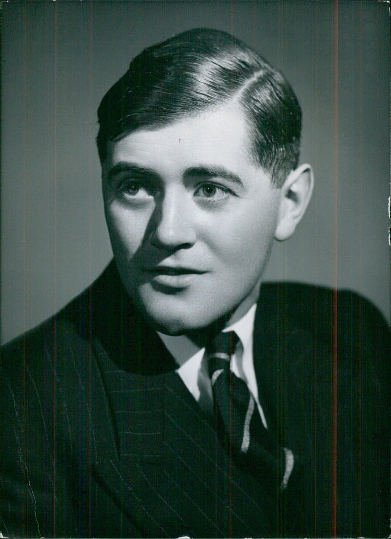 VISCOUNT GARNOCK David Lindesay-Bethune, elder son of the 14th Earl of Lindsay. - Vintage Photograph