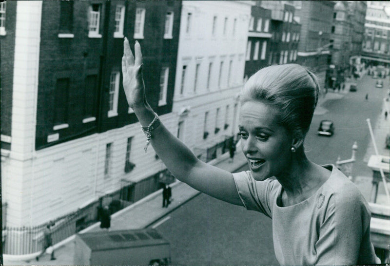 Tippi Hedren views London from her hotel balcony - Vintage Photograph