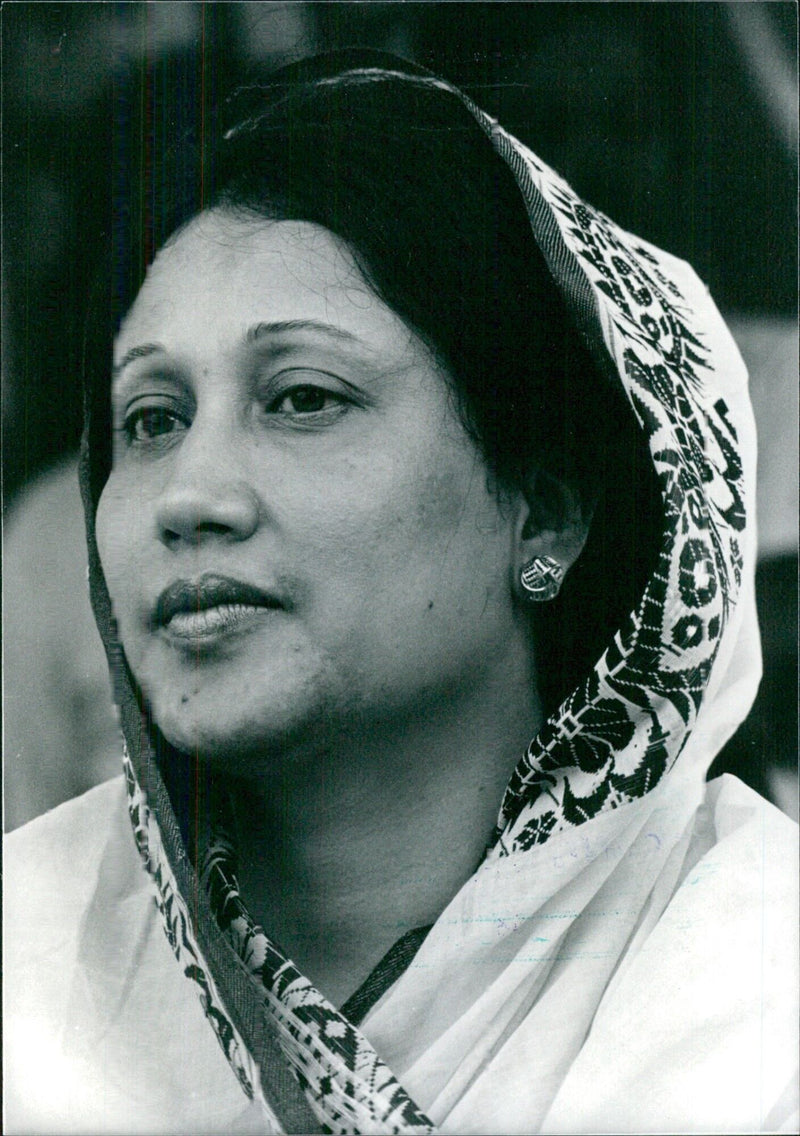 BEGUM KHALEDA ZIA OPS - Vintage Photograph