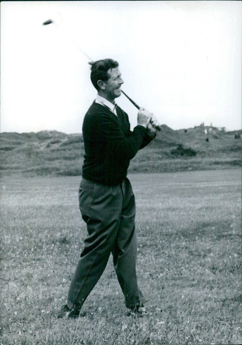 Famous Golfers: KEN BOUSFIELD EDEN COOMBE HILL British Ryder Cup player. - Vintage Photograph