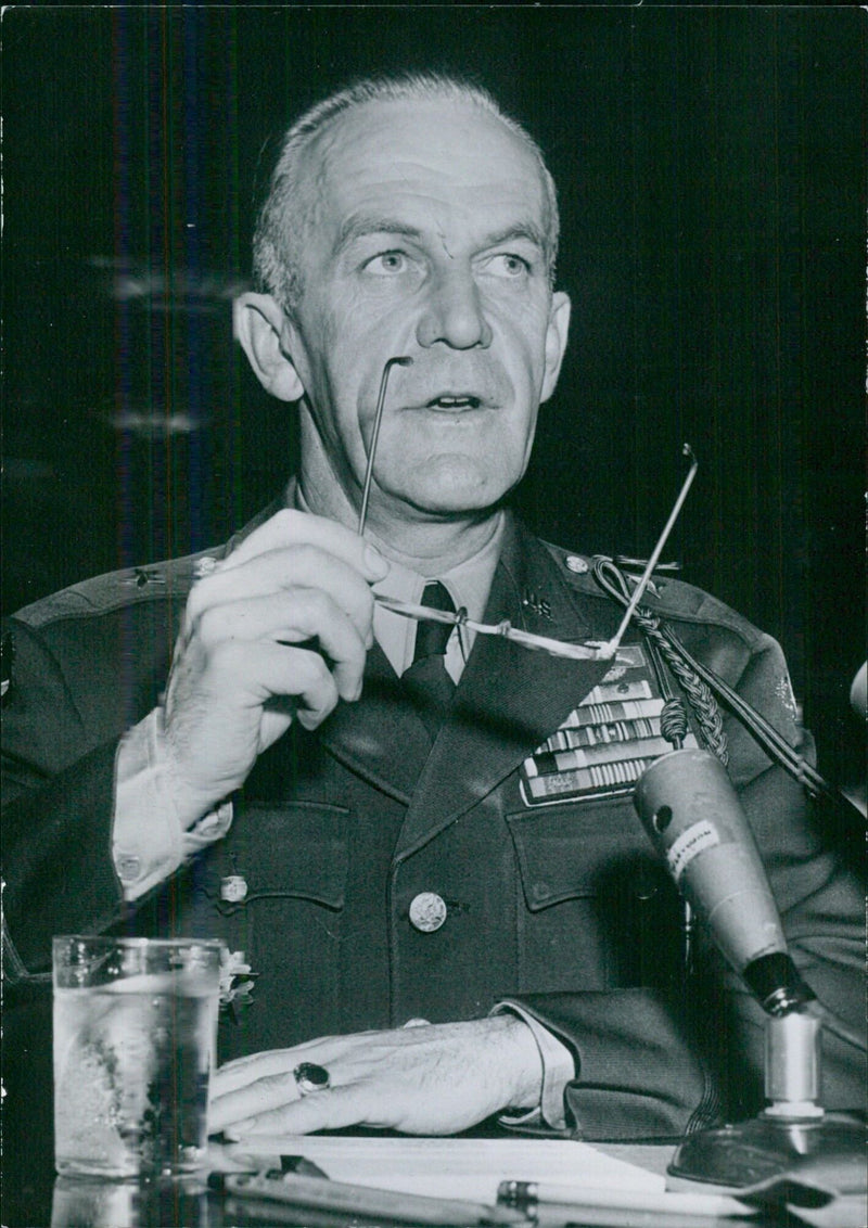 BRIG. GEN. RALPH W. ZWICKER testifying before the Senate Investigating Subcommittee - Vintage Photograph