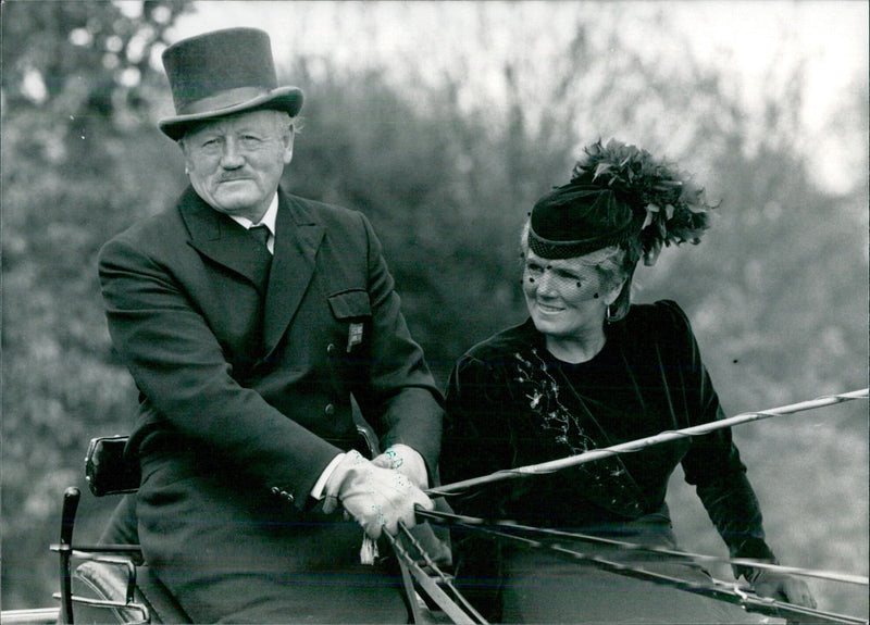 British Personalities: GEORGE AND EILEEN BOWMAN OPS - Vintage Photograph