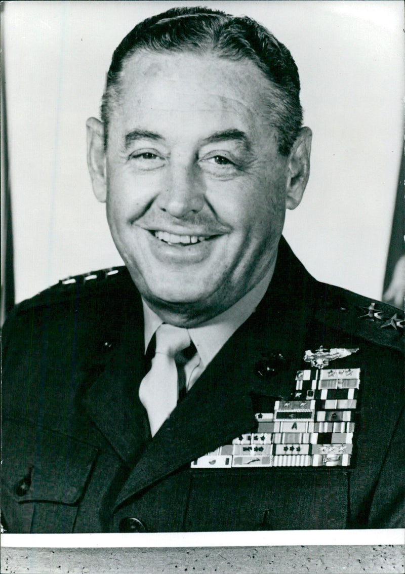 Lt.Gen LESLIE E.BROWN OPS - Vintage Photograph