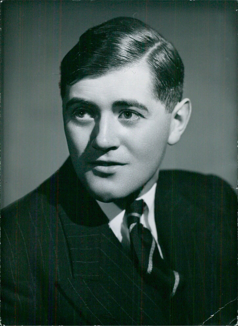 VISCOUNT GARNOCK David Lindesay-Bethune, elder son of the 14th Earl of Lindsay. - Vintage Photograph