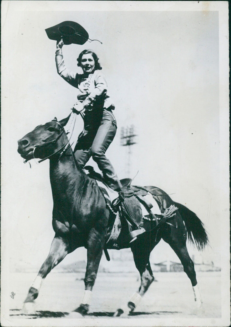 Wildwest-girl "Miss Greenough" - Vintage Photograph