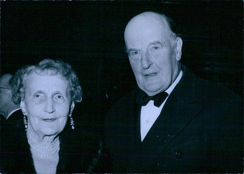 British Personalities: LORD & LADY BRABAZON OF TARA - Vintage Photograph