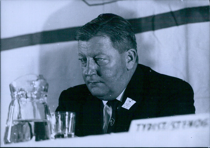 COMMANDER FRED BRADBURN at Rhodesian Front Party Conference - Vintage Photograph