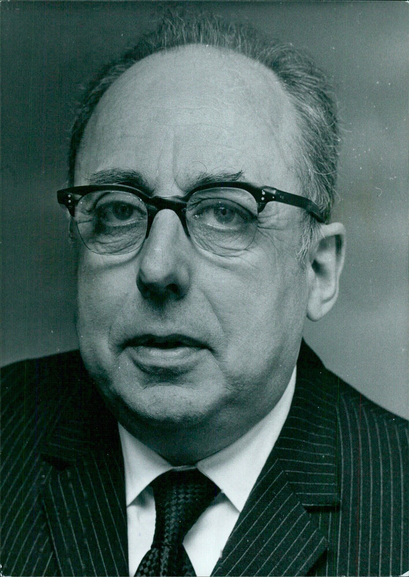 British Businessmen: AUSTIN BIDE Chairman of Glaxo Holdings Ltd. - Vintage Photograph