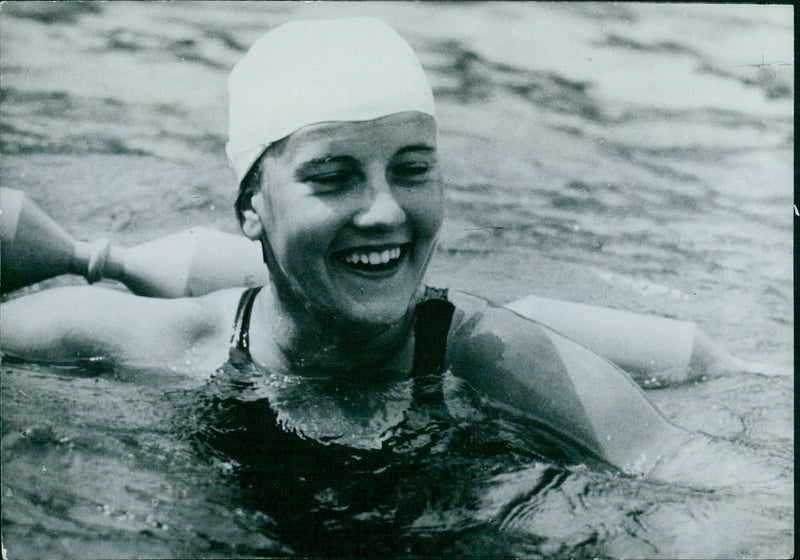 East German Swimmers: KARIN BEYER - Vintage Photograph