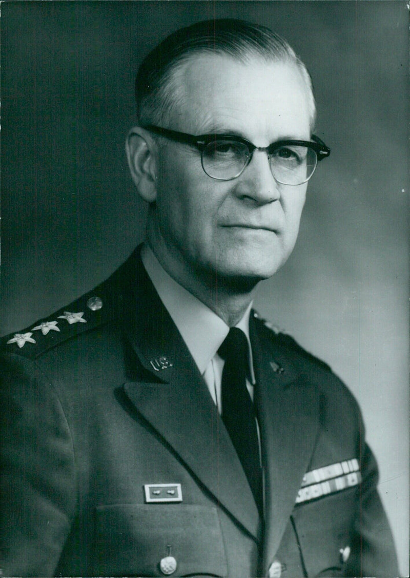 LIEUT-GEN. AUSTIN W. BETTS Chief of Research and Development, Department of the Army - Vintage Photograph