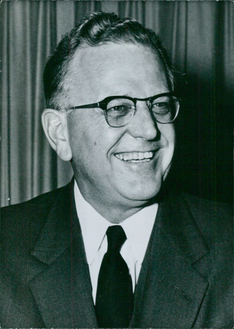 SENATOR GORDON ALLOTT - Vintage Photograph