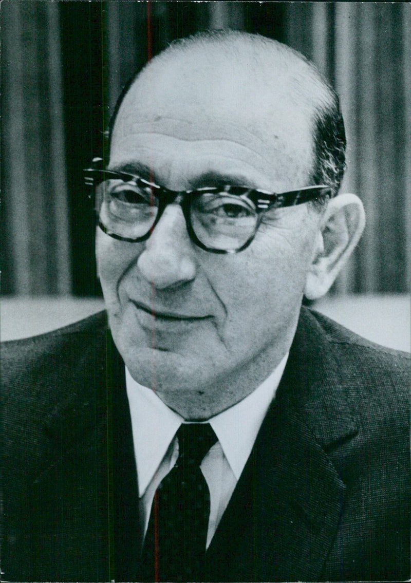 U.S. Businessmen: SIMON ALDEWERELD Vice-President of the International Bank for Reconstruction and Development (World Bank) and its affiliate, the International Development Association - Vintage Photograph