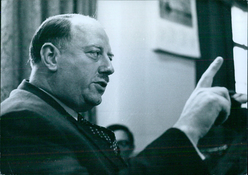 Dr. Richard Beeching, nuevo jefe de los ferrocarriles británicos - Vintage Photograph