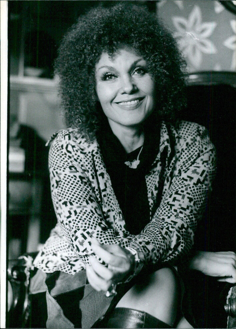 British Jazz Singer Cleo Laine - Vintage Photograph