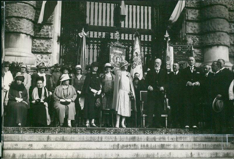 The President of the Republic speaks at the celebration on Heldenplats - Vintage Photograph