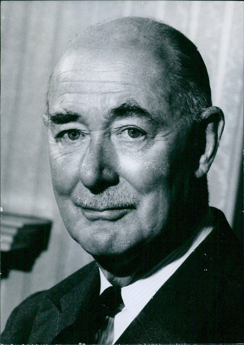 Sir Aptiiur Porritt, President of the Royal College of Surgeons and Sergeant-Surgeon to the Queen since 1952 - Vintage Photograph