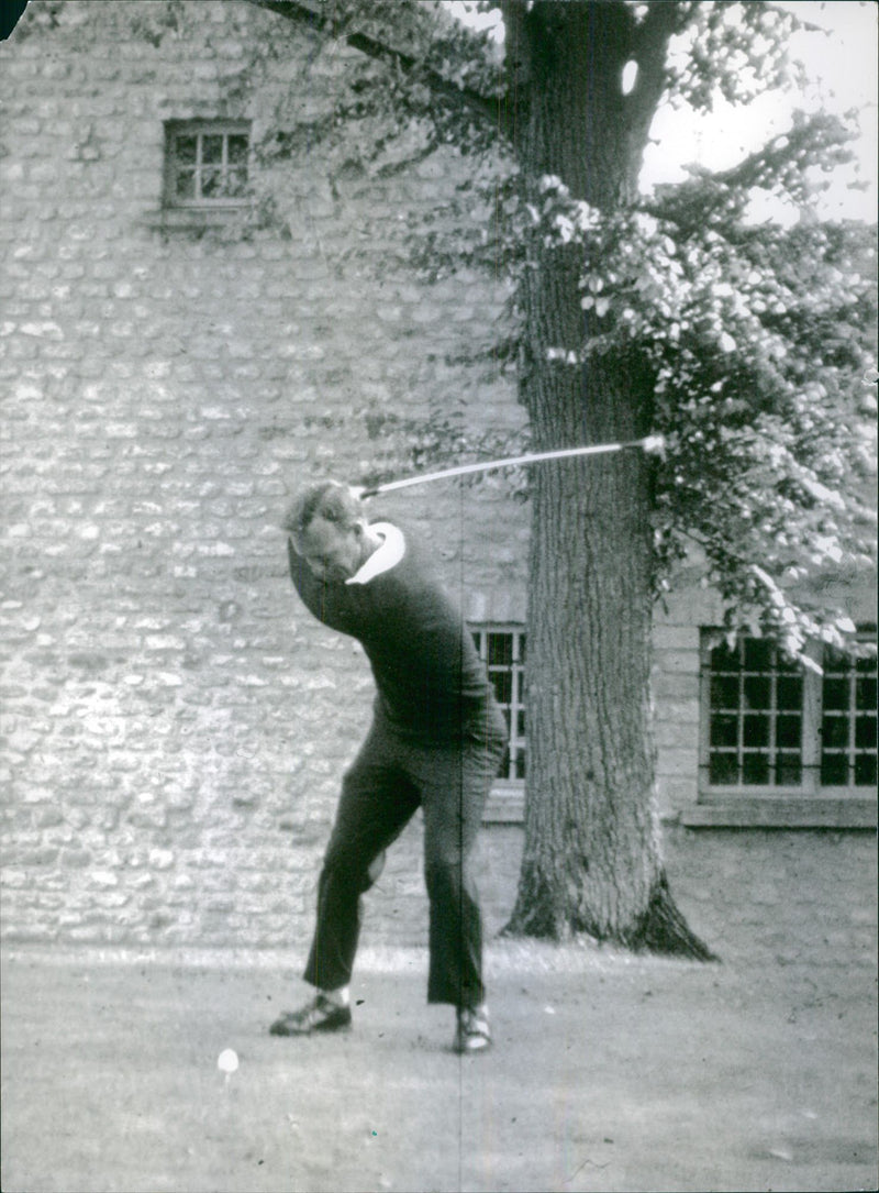 Arnold Palmer pictured playing golf. - Vintage Photograph