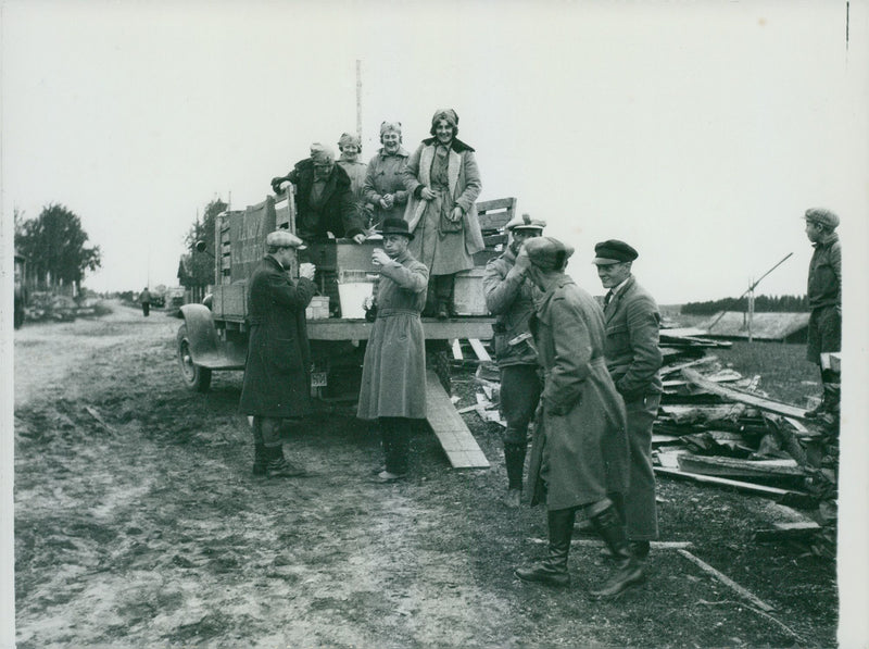 Sandwiches are served during a Field manoeuvre around 1929/30 - Vintage Photograph