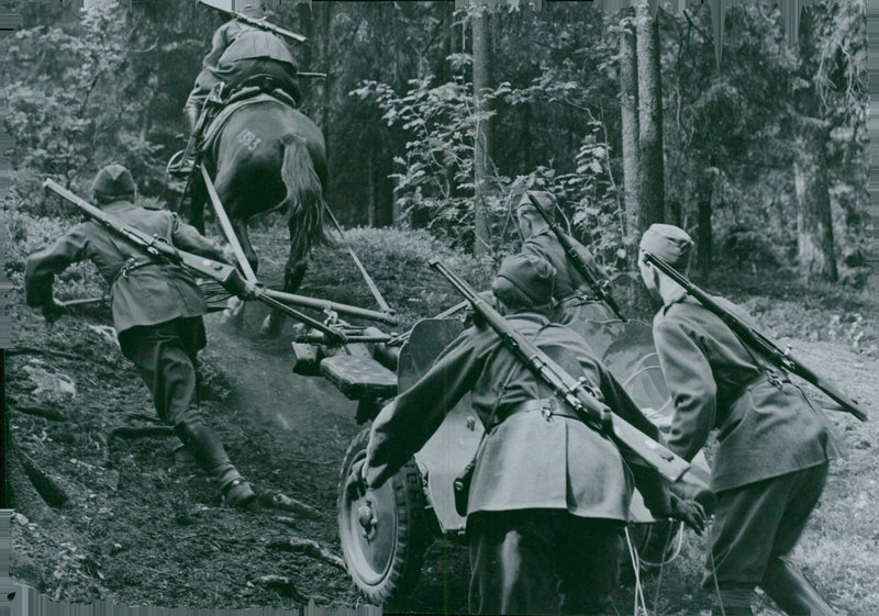 Cavalry anti-tank gun in broad sweeps through difficult terrain up to the battle zone. - Vintage Photograph