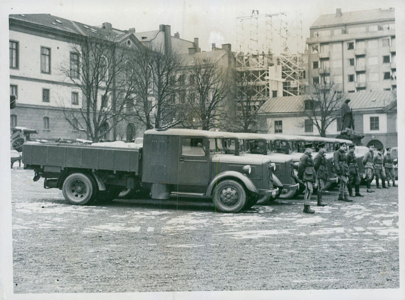 ArmÃ©n's coal-powered volvo cars - 1 March 1939 - Vintage Photograph