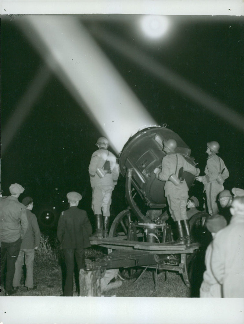 Soldiers with floodlights during the air defense manoeuvre 1931 - Vintage Photograph