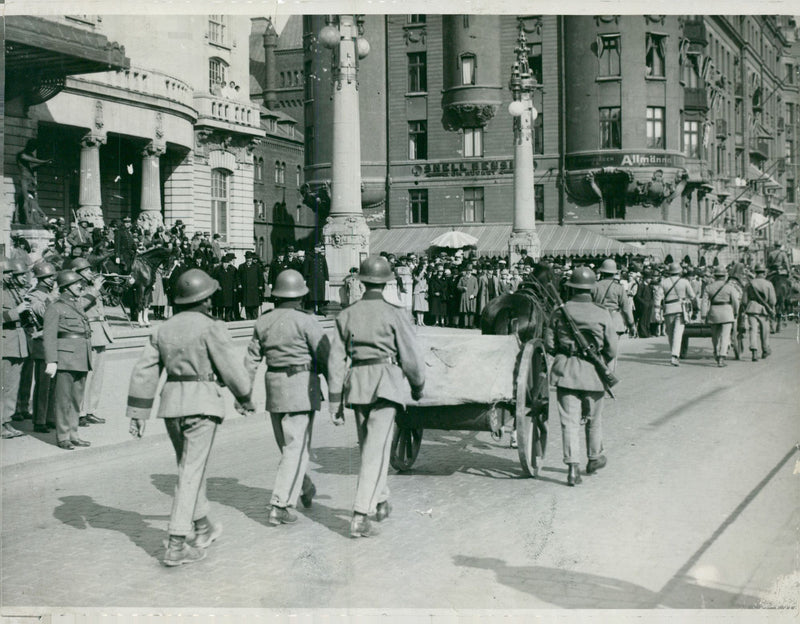 The Machine Gun unit is marching - Vintage Photograph