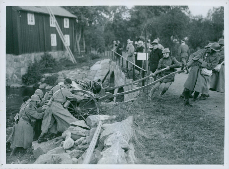 Swedish military maneuver GÃ¤strike manueuver 1936 - Vintage Photograph