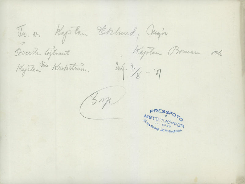 Command in conversation under a field manager. - 3 August 1931 - Vintage Photograph