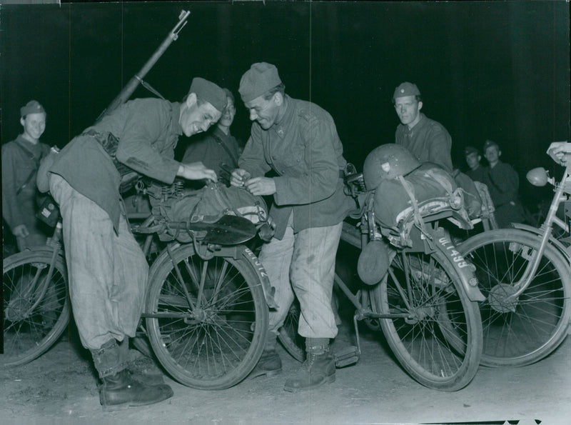 Swedish Military Emergency Service Field manueuver July-Dec 1944 - Vintage Photograph