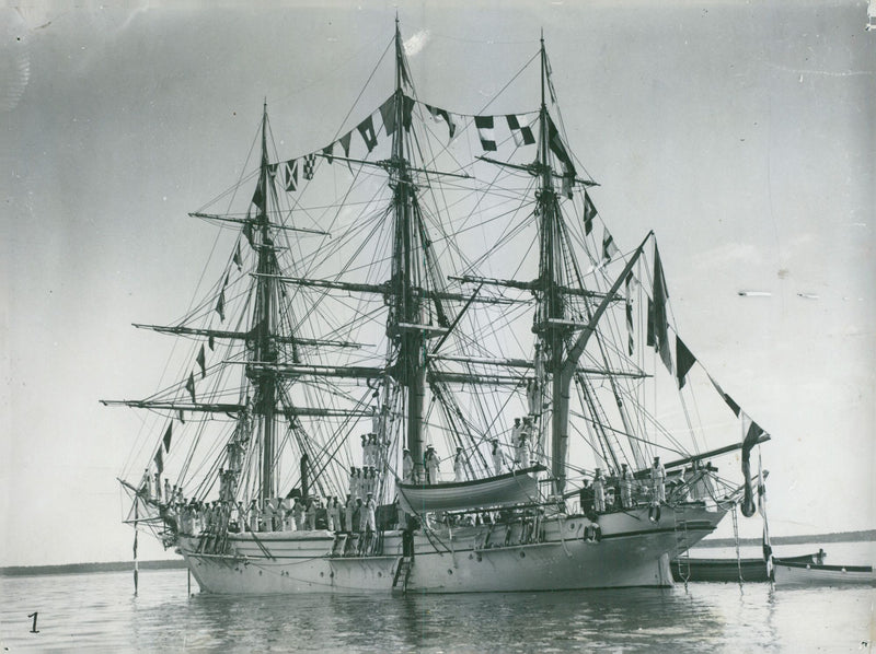 The yacht Jarramas, exercise vessel. - 30 May 1941 - Vintage Photograph