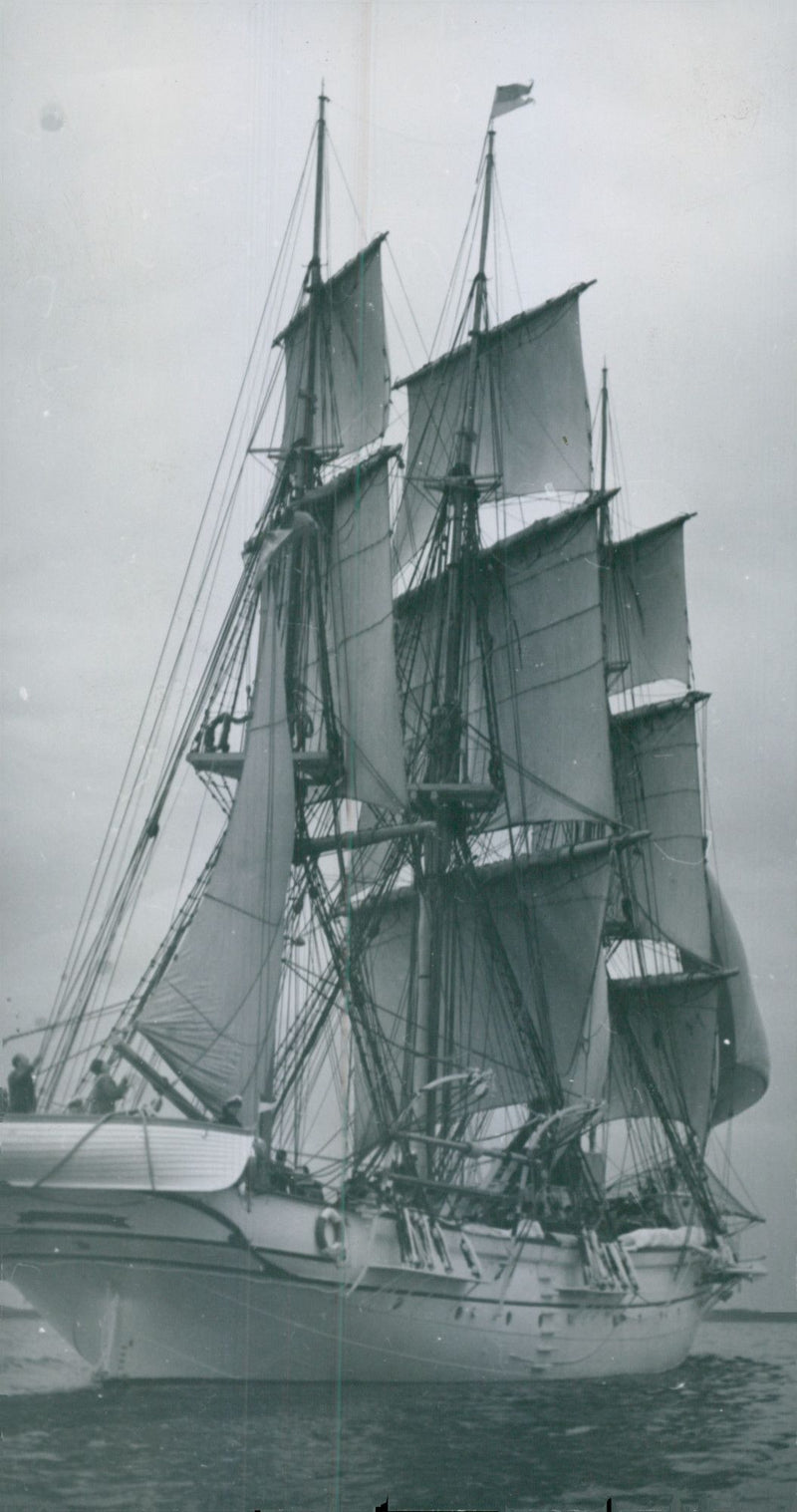 Vessel "Jarramas" - Vintage Photograph