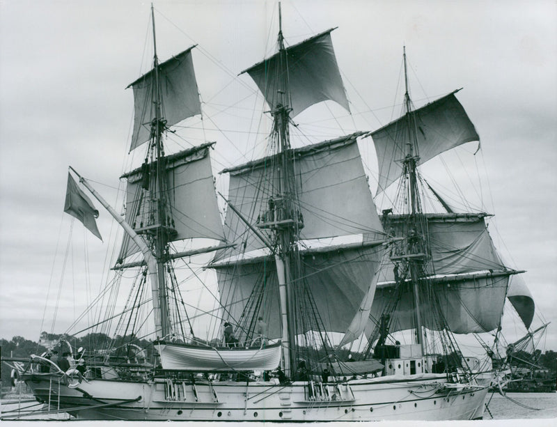 The exercise vessel Jarramas. Sail hissas. - 7 September 1945 - Vintage Photograph