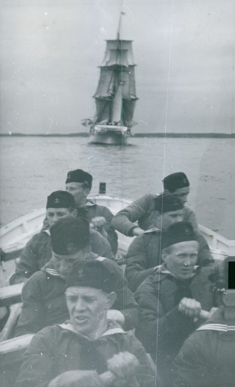 The exercise vessel Jarramas in the background. A picture from SjÃ¶mansskolans education course. - 31 May 1944 - Vintage Photograph