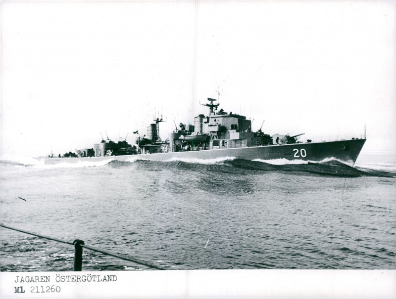 The Navy destroyer HMS ÃstergÃ¶tland landscape J20 Full speed ahead - Vintage Photograph