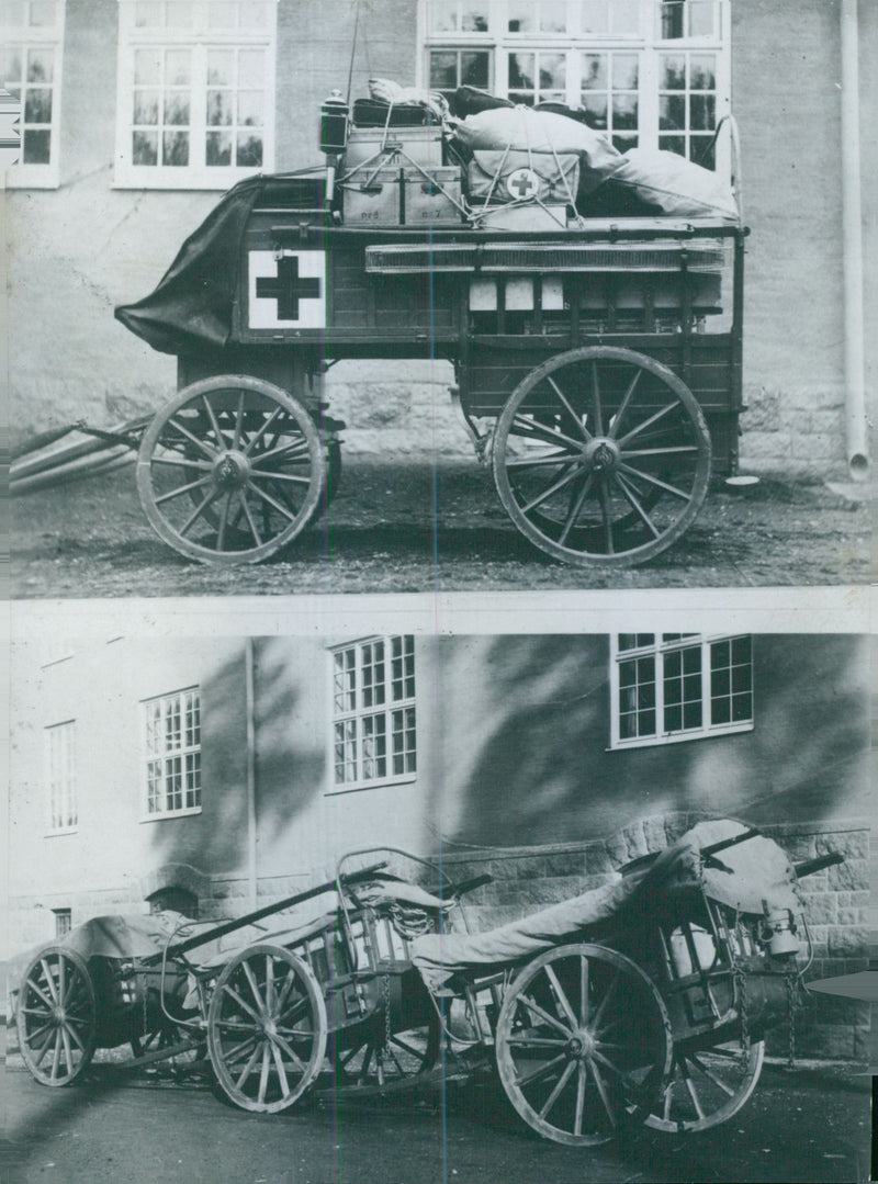 The Army replaces its old carriages, the top image, towards a newer and easier model. - 14 November 1904 - Vintage Photograph