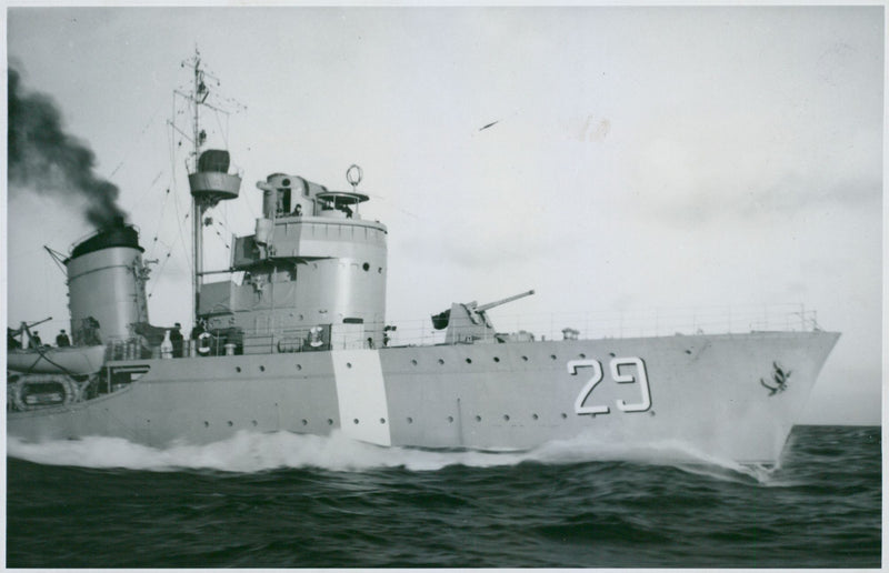 HMS Mode (29) coast destroyer in the archipelago - 9 December 1942 - Vintage Photograph