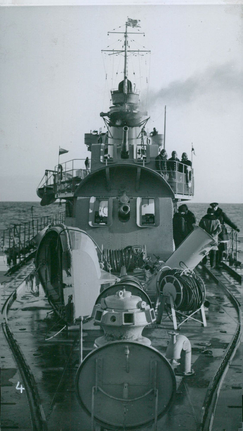 The aft deck with a depth charge thrower aboard the coast destroyer HMS Fashion - 10 December 1942 - Vintage Photograph