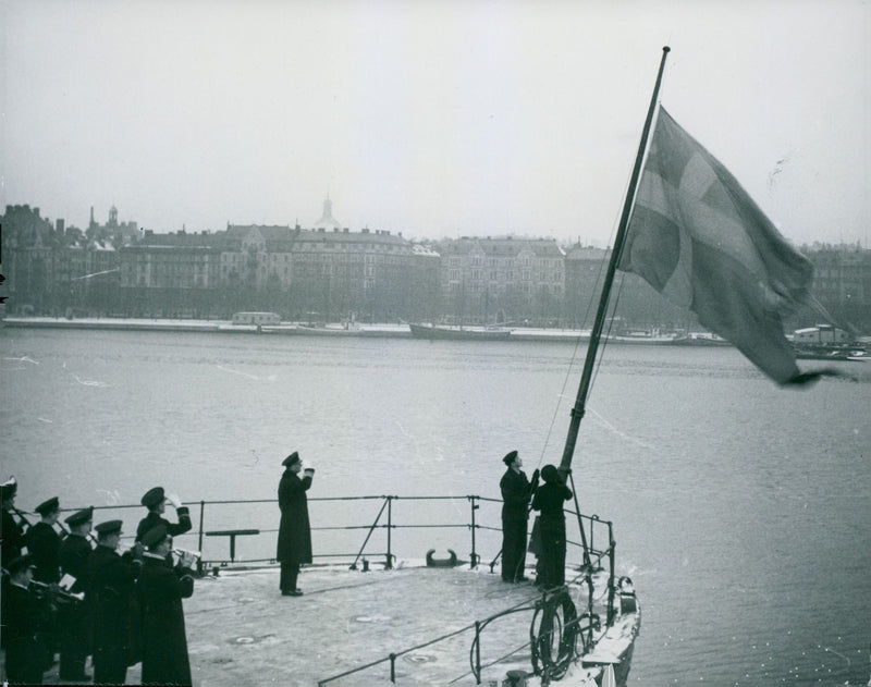 Flagghaling aboard the HMS Ass at the ceremony when it was released - 16 November 1947 - Vintage Photograph